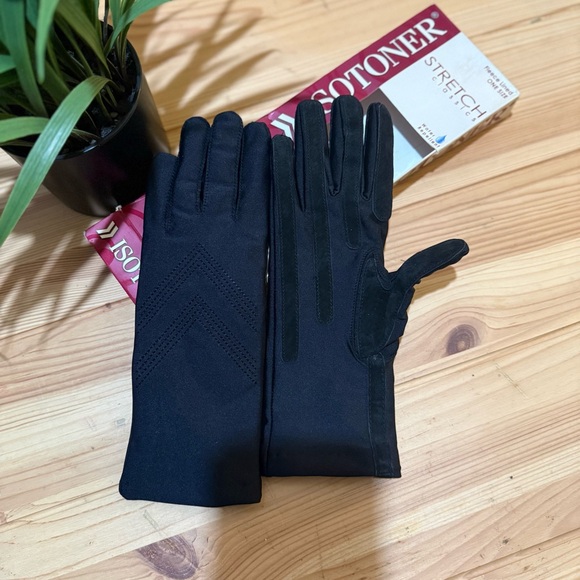 Isotoner Black Women’s Water Repellent Gloves - Picture 7 of 8